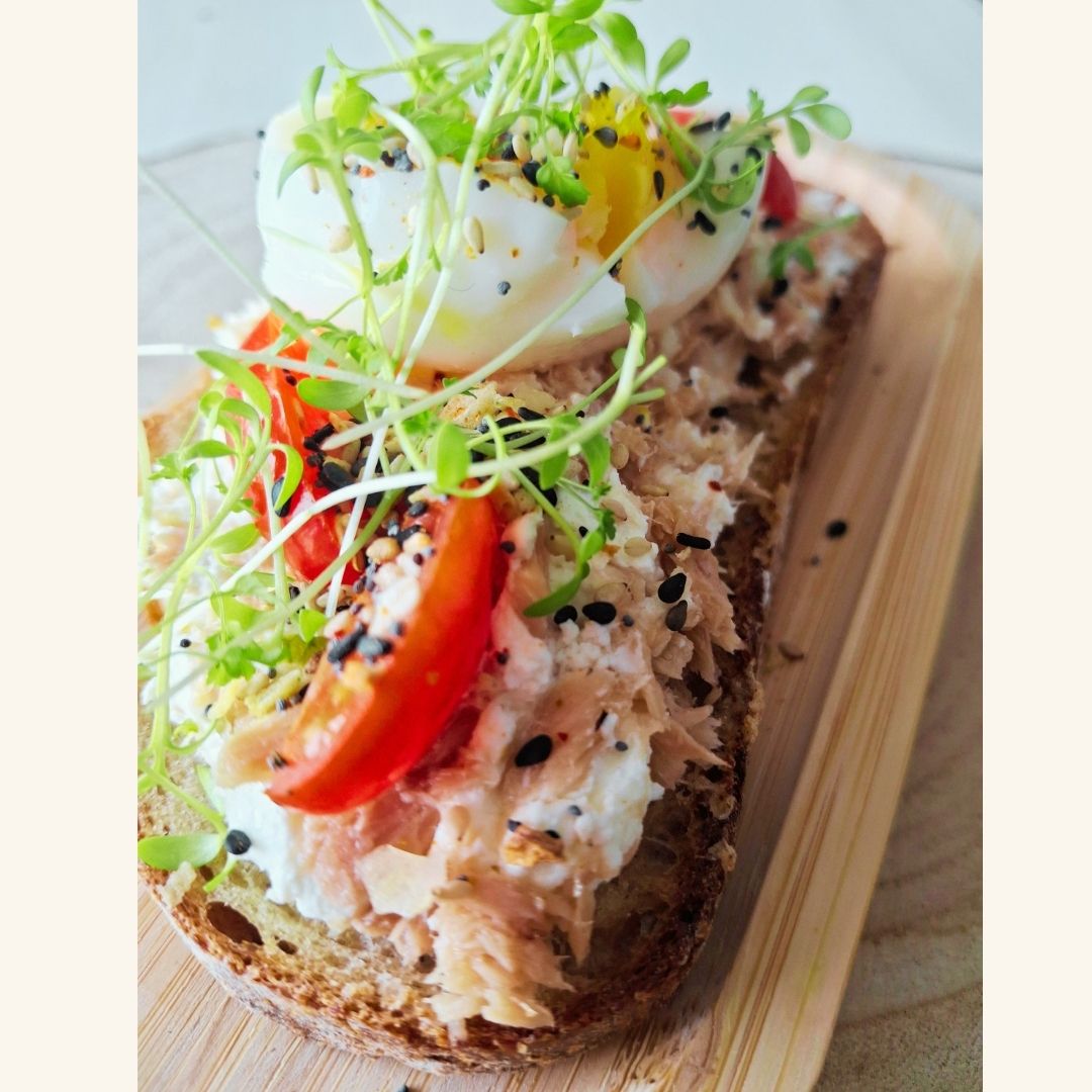 Tartine, œuf mollet & micro-pousses : le brunch du week-end